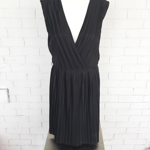 🖤Pleated Dress🖤 - Picture 2 of 12